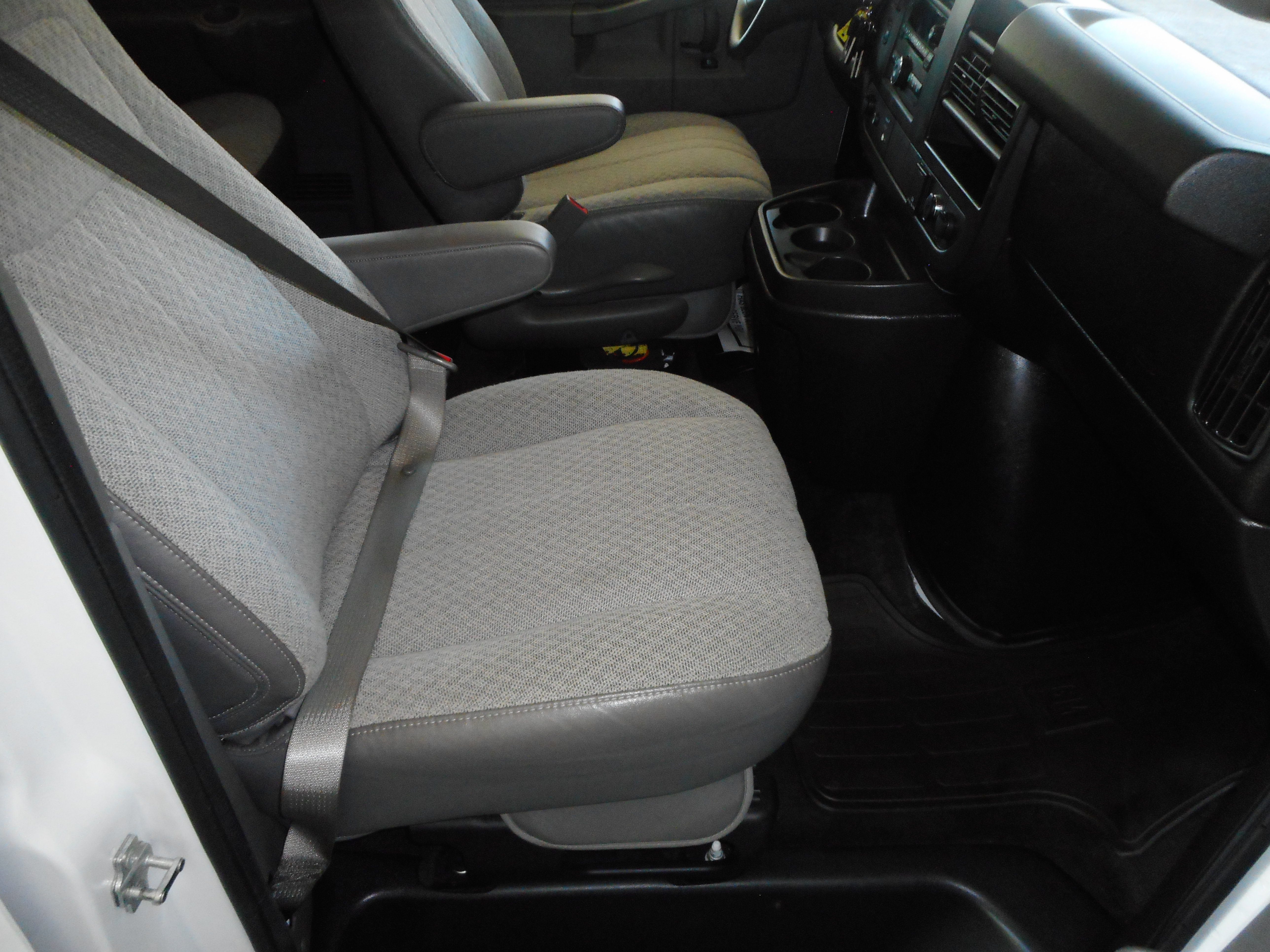 Used 2016 Chevrolet Express 3500 LT w/ LT Preferred Equipment Group RWD image 27