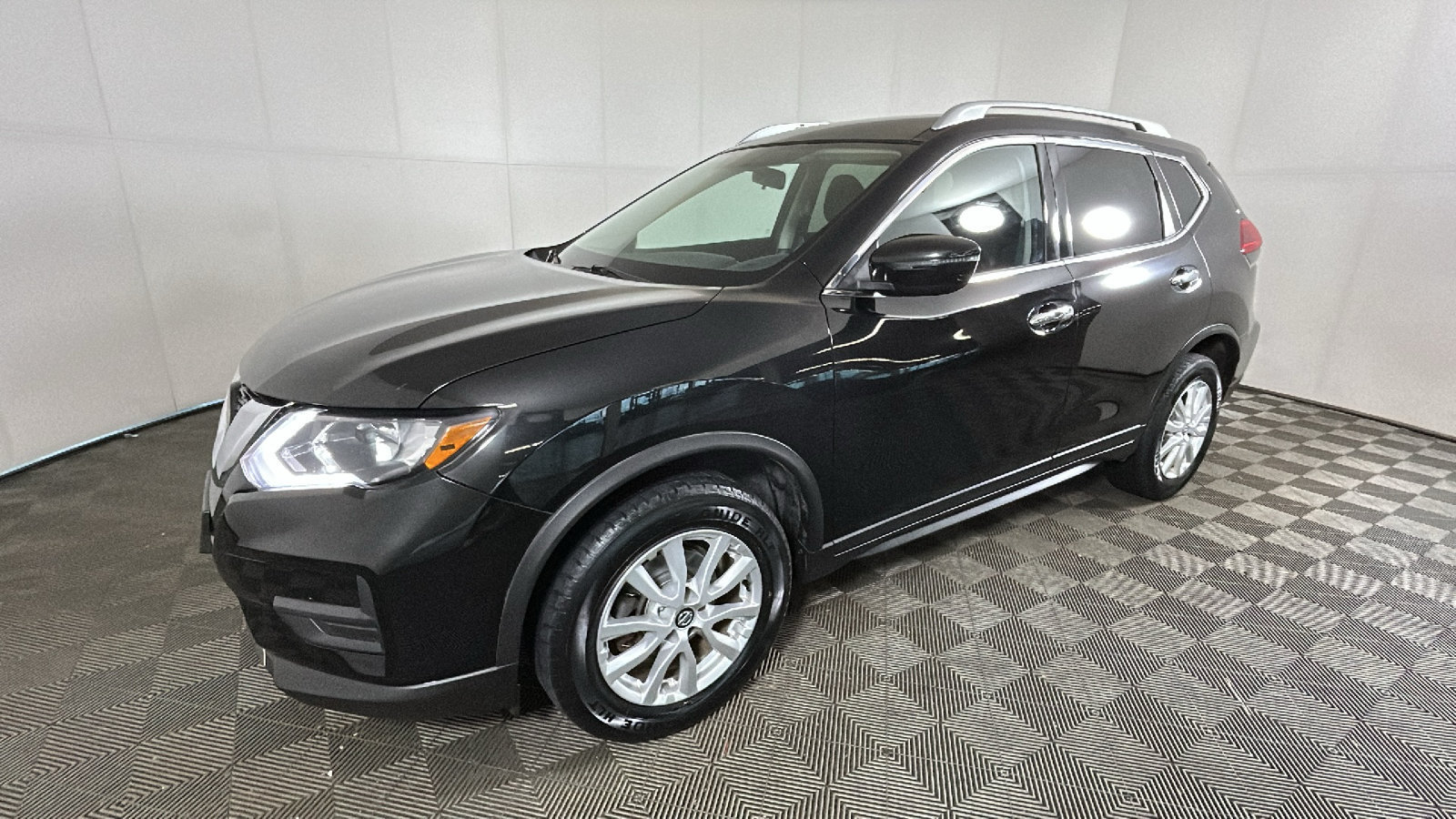 Used 2018 Nissan Rogue SV AWD/4WD image 7
