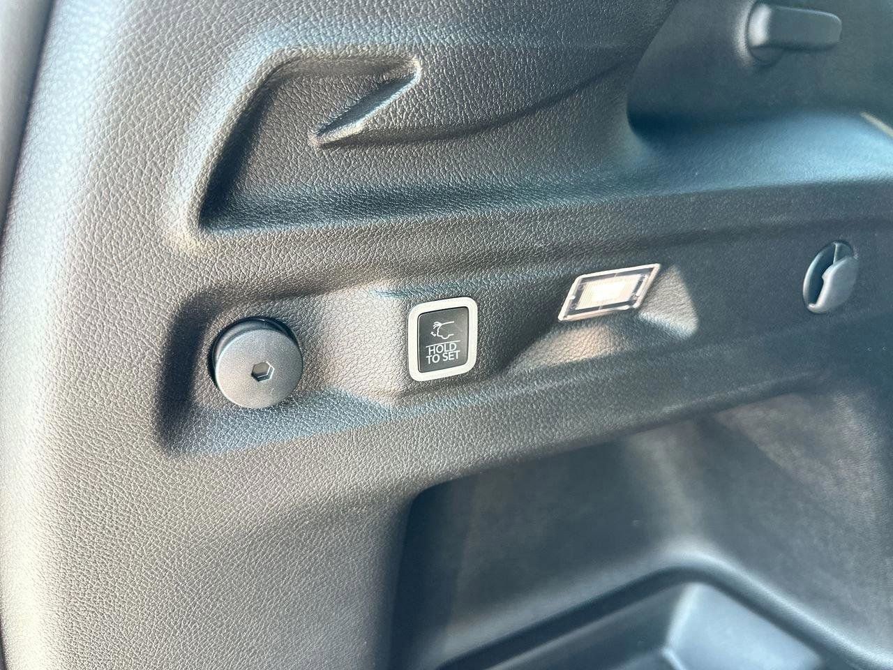 Used 2024 Jeep Grand Cherokee L Altitude RWD image 9