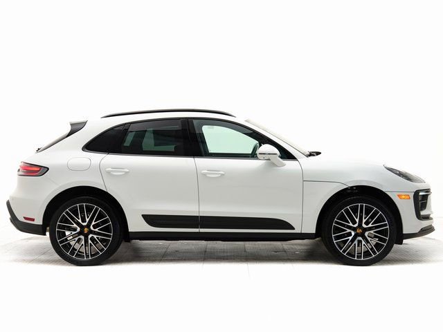Used 2026 Porsche Macan AWD/4WD image 32
