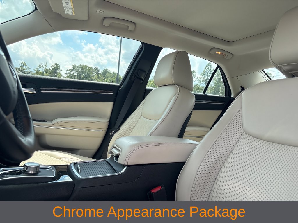 Used 2021 Chrysler 300 Touring L RWD image 4