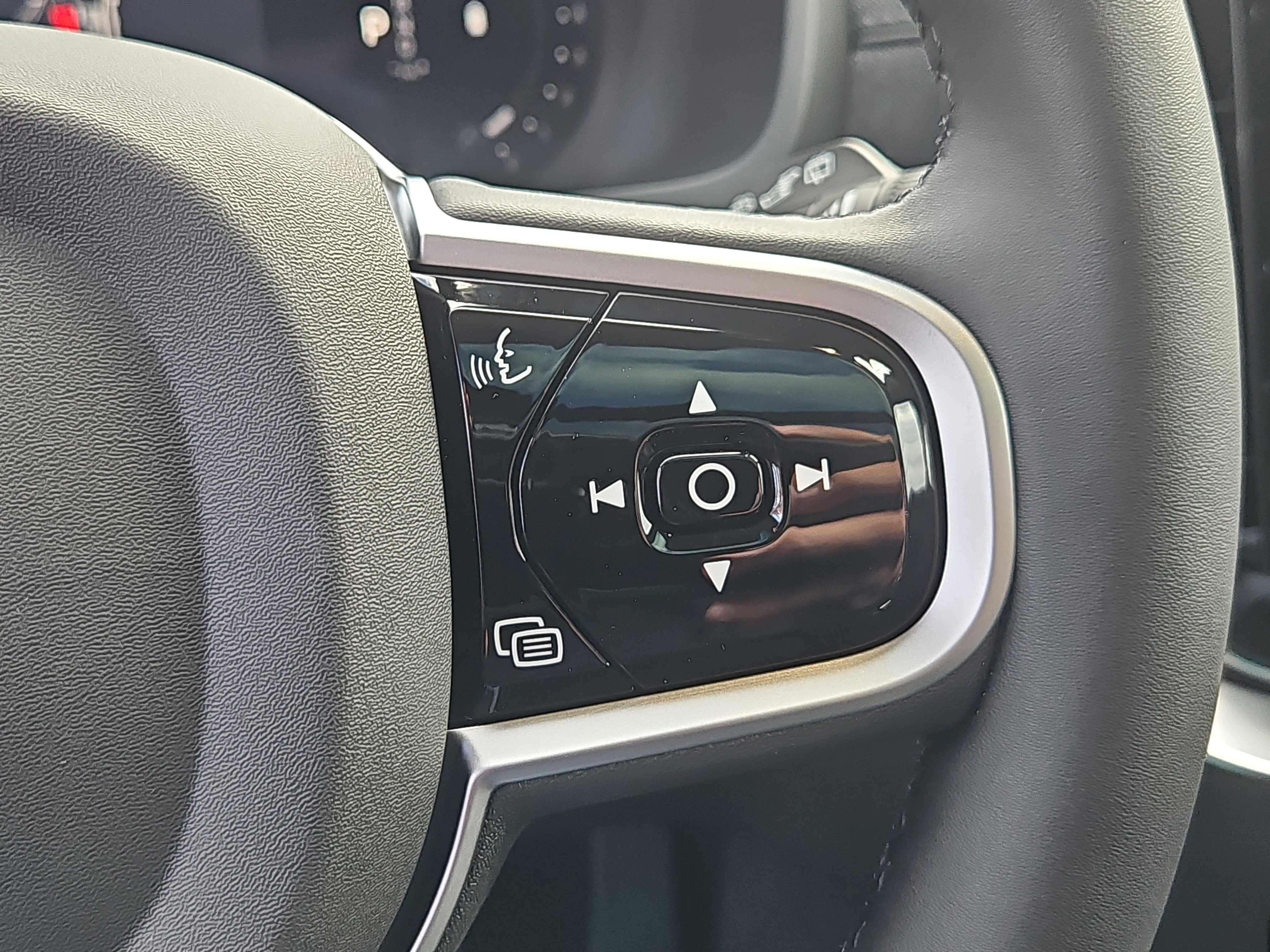 New 2026 Volvo XC90 B6 Ultra w/ Protection Package Premier image 17