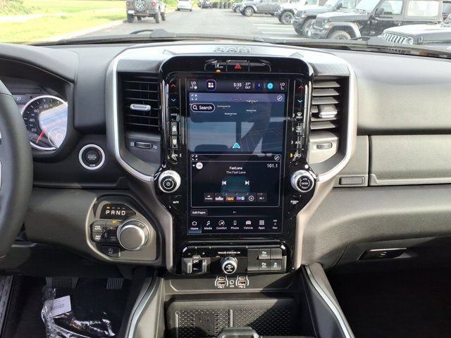 New 2026 RAM 1500 4x4 Crew Cab image 7