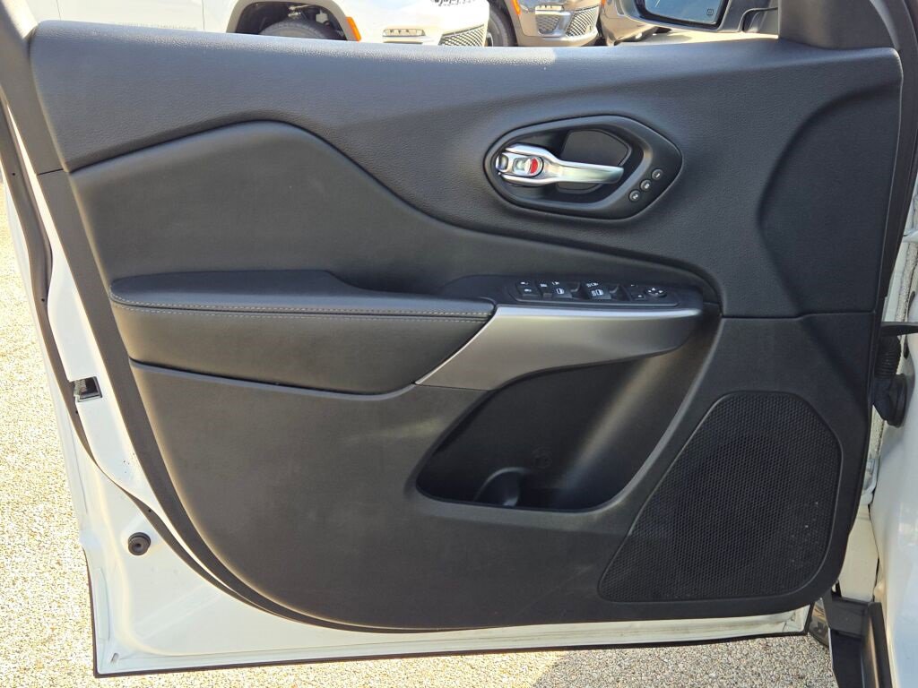 Used 2022 Jeep Cherokee Limited w/ Mopar Interior Package image 21