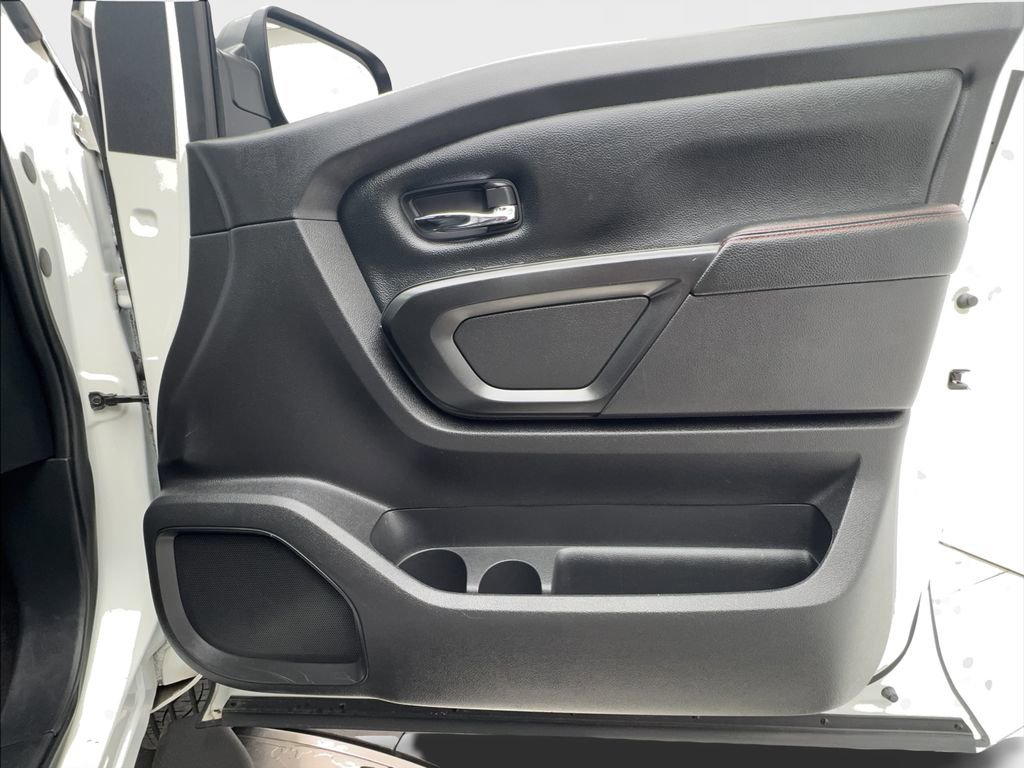 Used 2021 Nissan Titan PRO-4X image 31