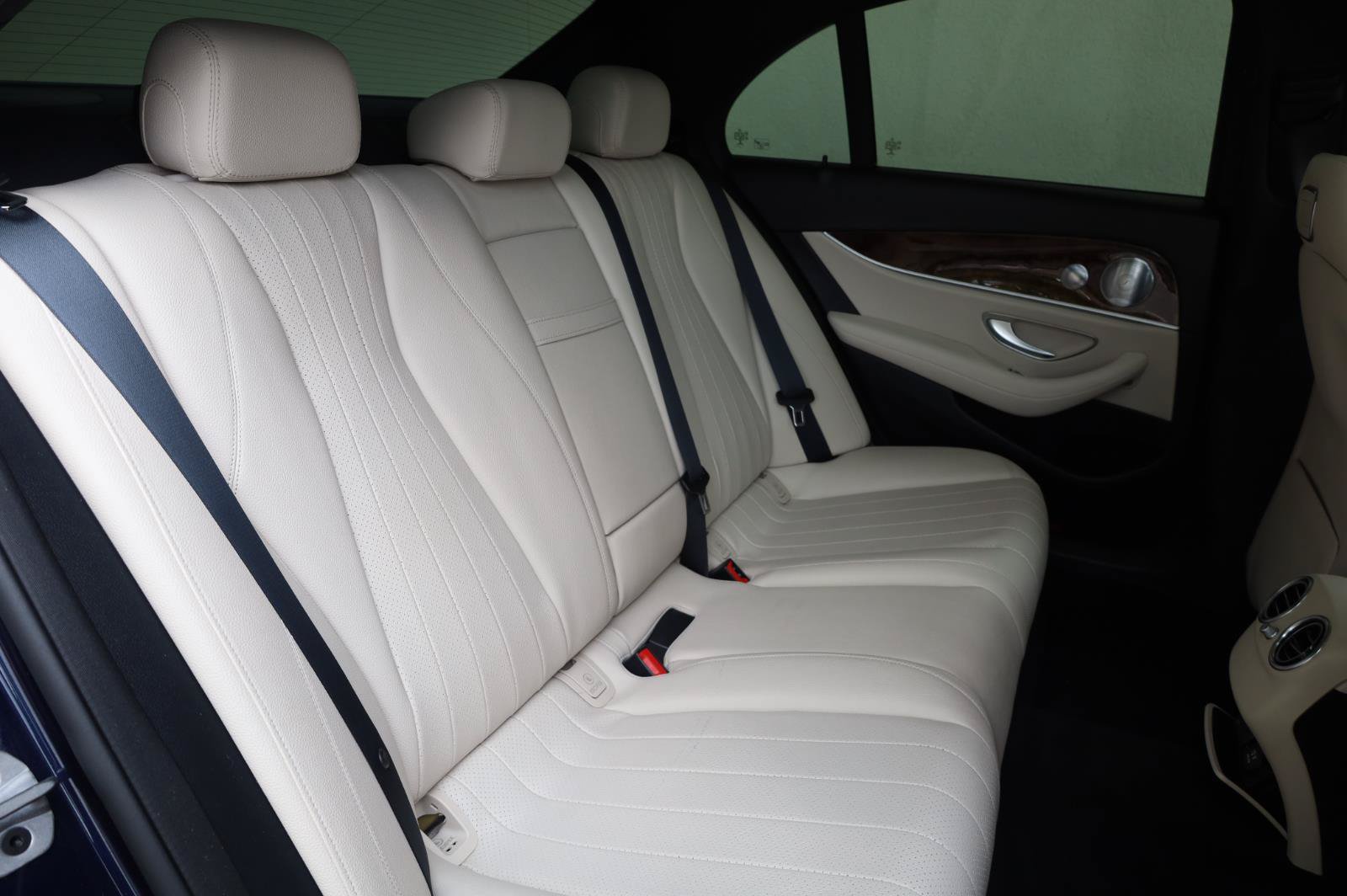 Used 2019 Mercedes-Benz E 300 4MATIC image 28