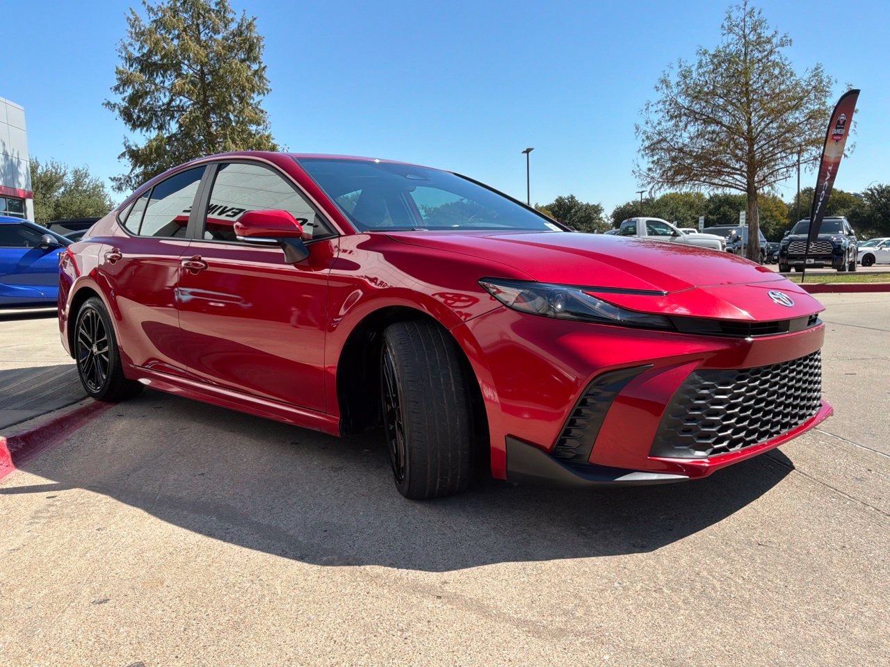 Used 2025 Toyota Camry SE w/ Convenience Package FWD image 4