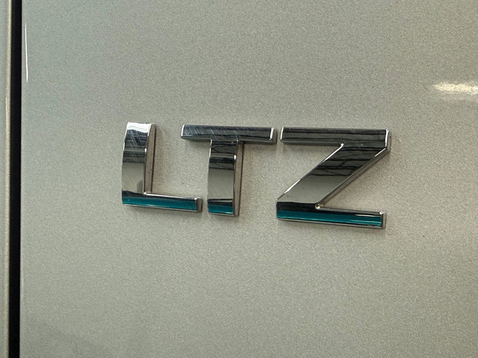 Used 2012 Chevrolet Avalanche LTZ image 14