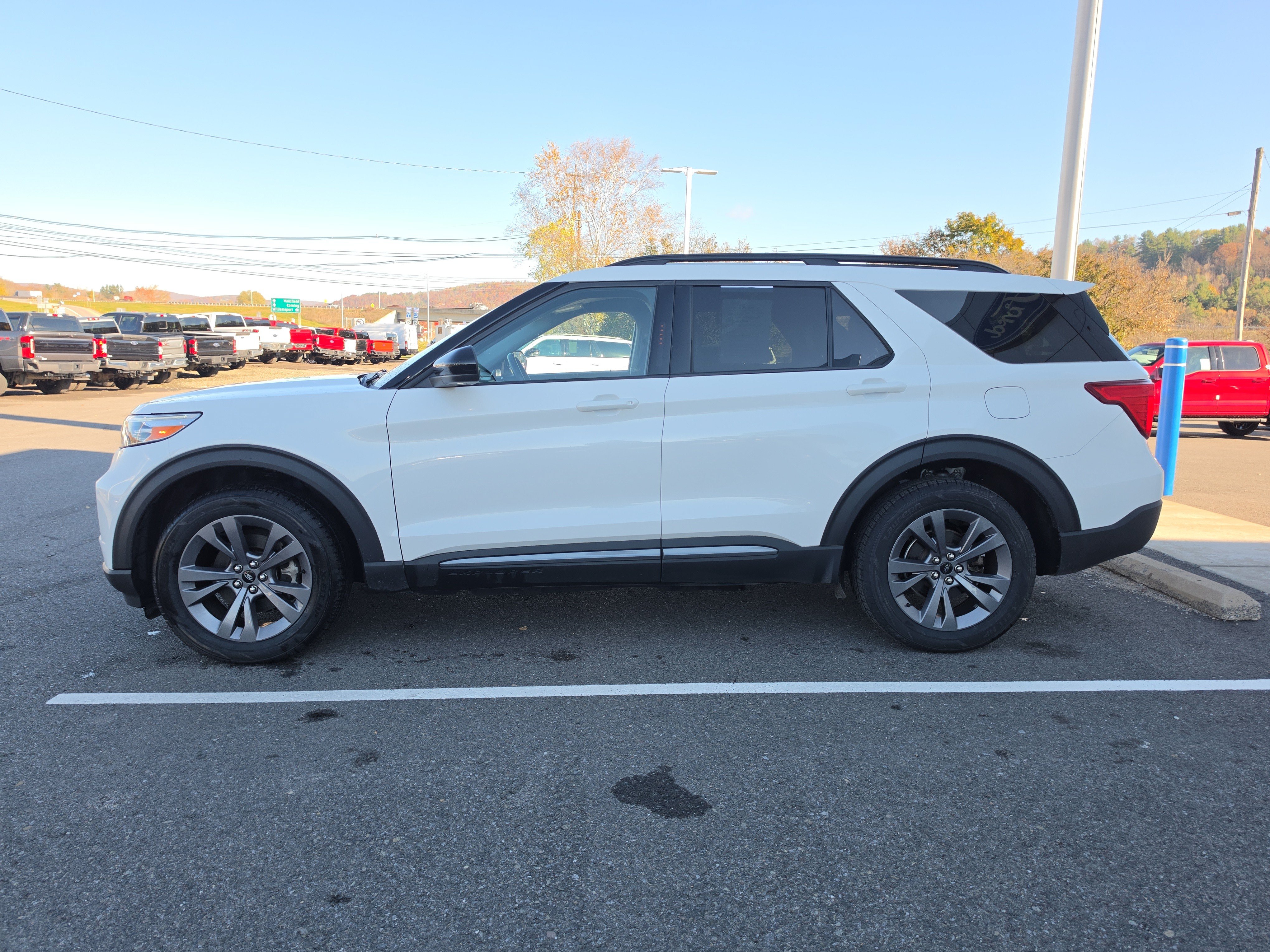Used 2023 Ford Explorer XLT w/ Equipment Group 202A AWD/4WD image 7
