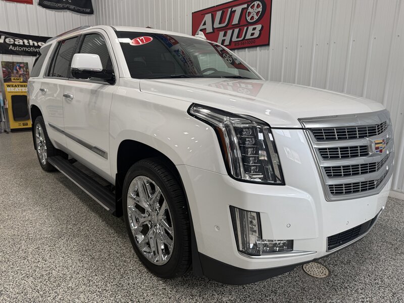 Used 2017 Cadillac Escalade Premium Luxury w/ LPO, Radiant Package AWD/4WD image 4