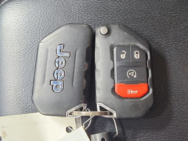 Used 2018 Jeep Wrangler Unlimited Sahara AWD/4WD image 12