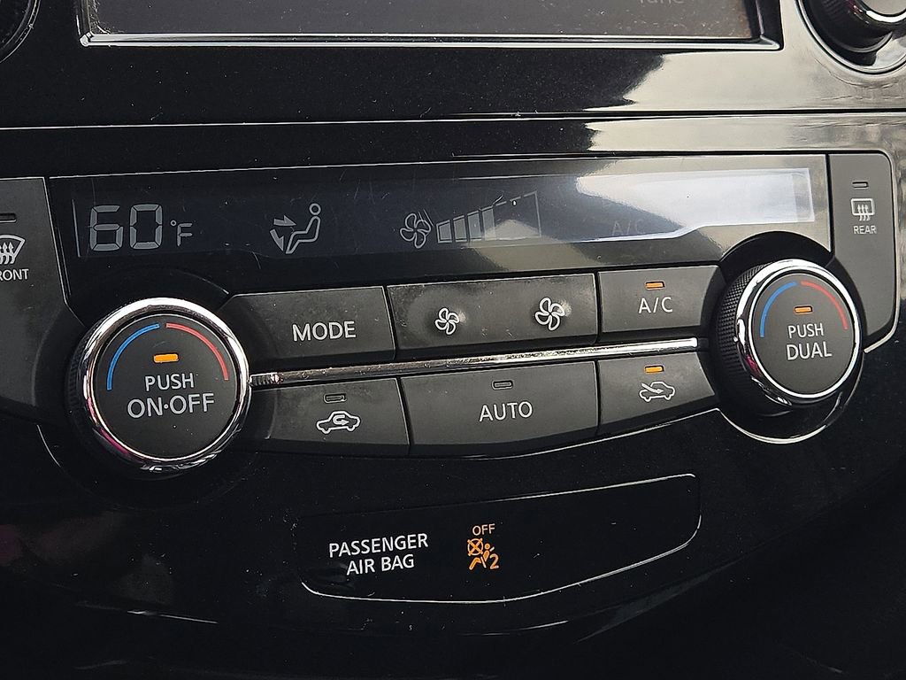 Used 2016 Nissan Rogue SV w/ SV Premium Package image 15