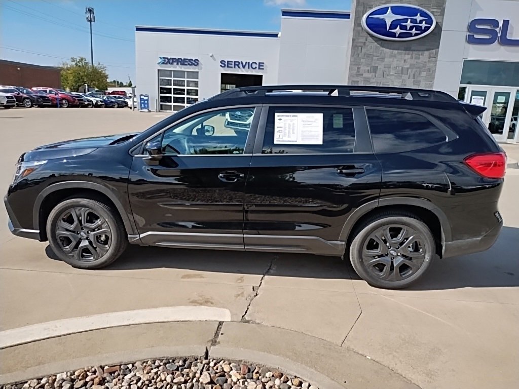 Used 2025 Subaru Ascent Bronze Edition image 11