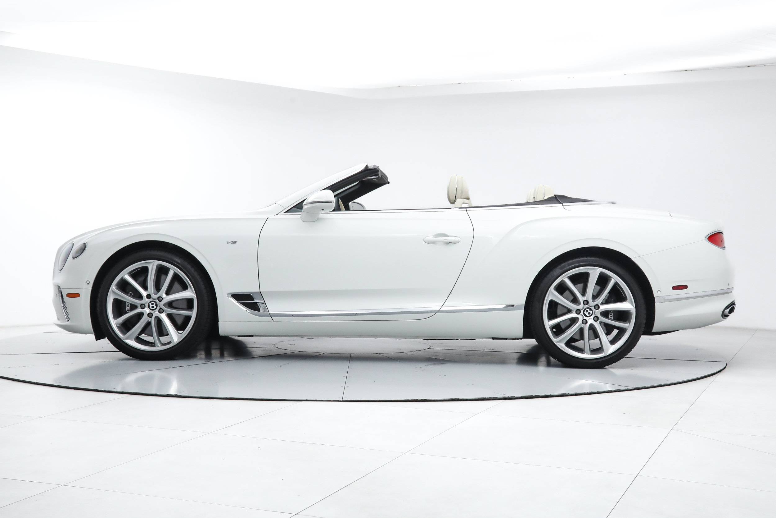 Used 2022 Bentley Continental GT AWD/4WD image 2