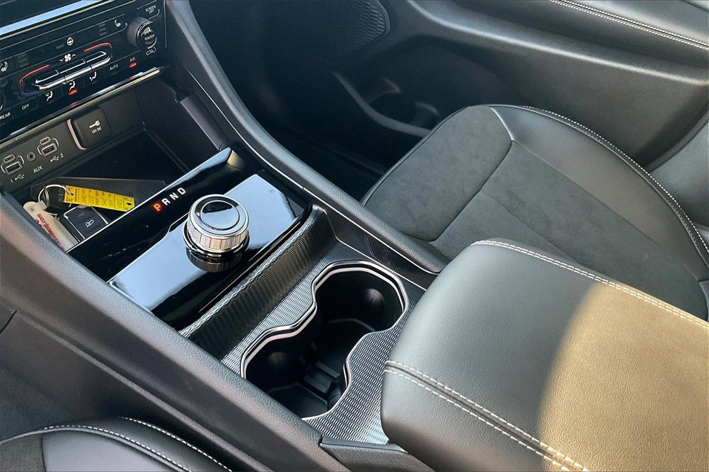 New 2025 Jeep Grand Cherokee Altitude image 8