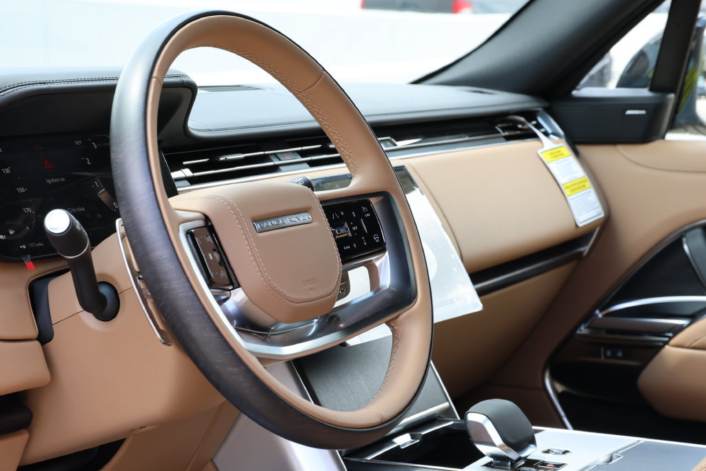 New 2026 Land Rover Range Rover Long Wheelbase SE AWD/4WD image 9