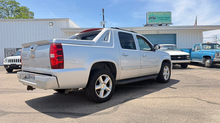 Used 2011 Chevrolet Avalanche LS w/ Regional Value Package RWD image 4