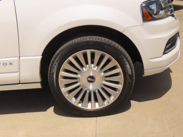 Used 2016 Lincoln Navigator Select RWD image 7