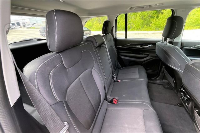 Used 2023 Jeep Grand Cherokee Laredo w/ Luxury Tech Group I AWD/4WD image 26