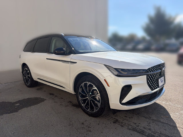 New 2026 Lincoln Nautilus Reserve AWD/4WD image 2