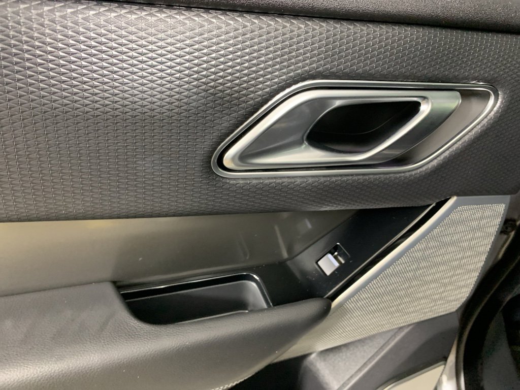 Used 2018 Land Rover Range Rover Velar S image 32