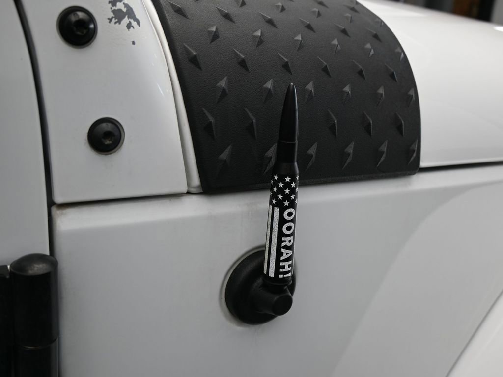 Used 2018 Jeep Wrangler Unlimited Sahara w/ Connectivity Group image 43