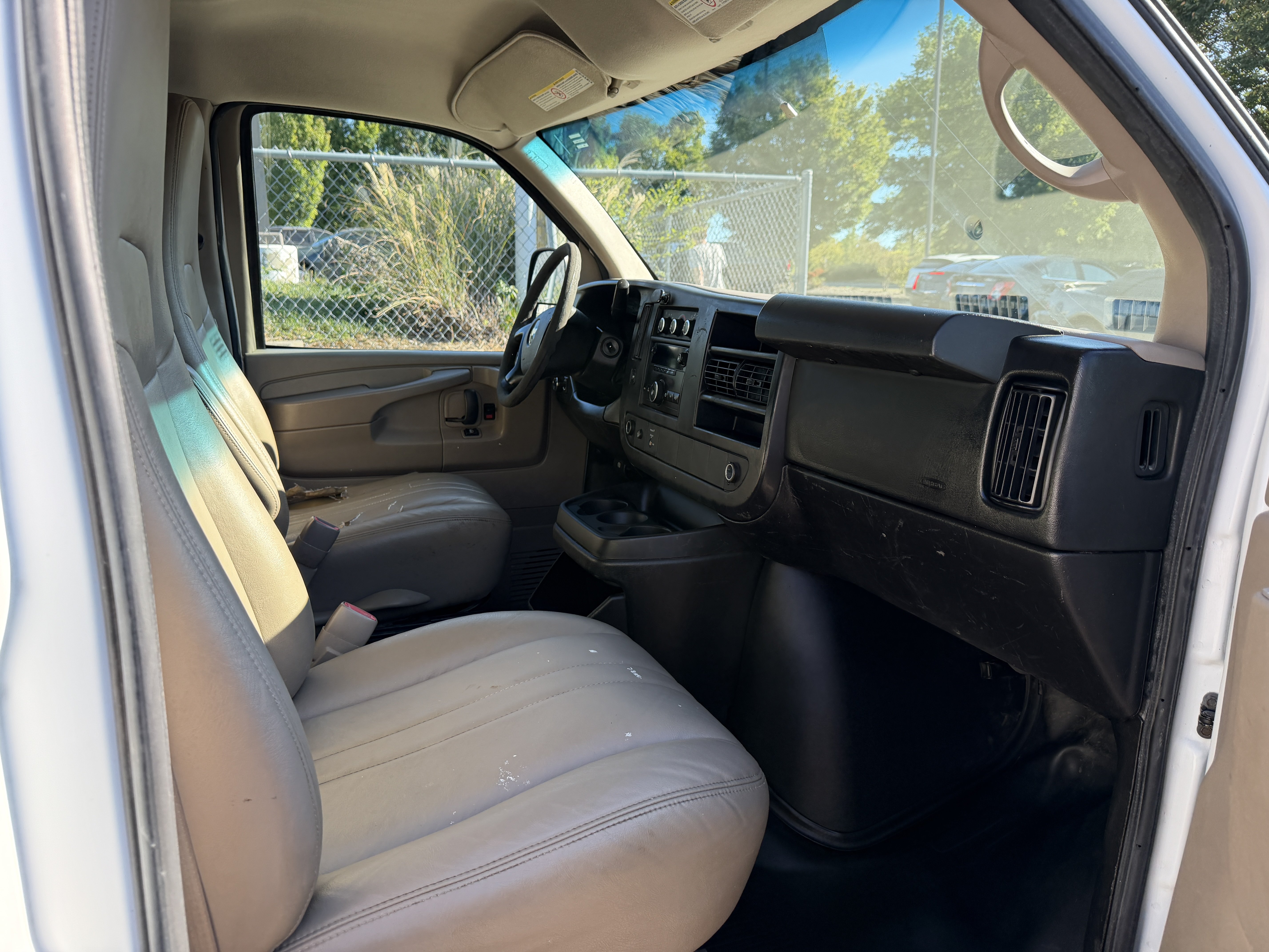 Used 2014 Chevrolet Express 2500 RWD image 20