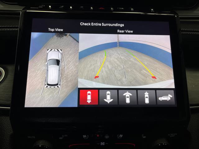 Used 2023 Jeep Grand Cherokee Limited w/ Luxury Tech Group II image 10