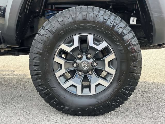 Used 2022 Toyota Tacoma TRD Off-Road AWD/4WD image 11
