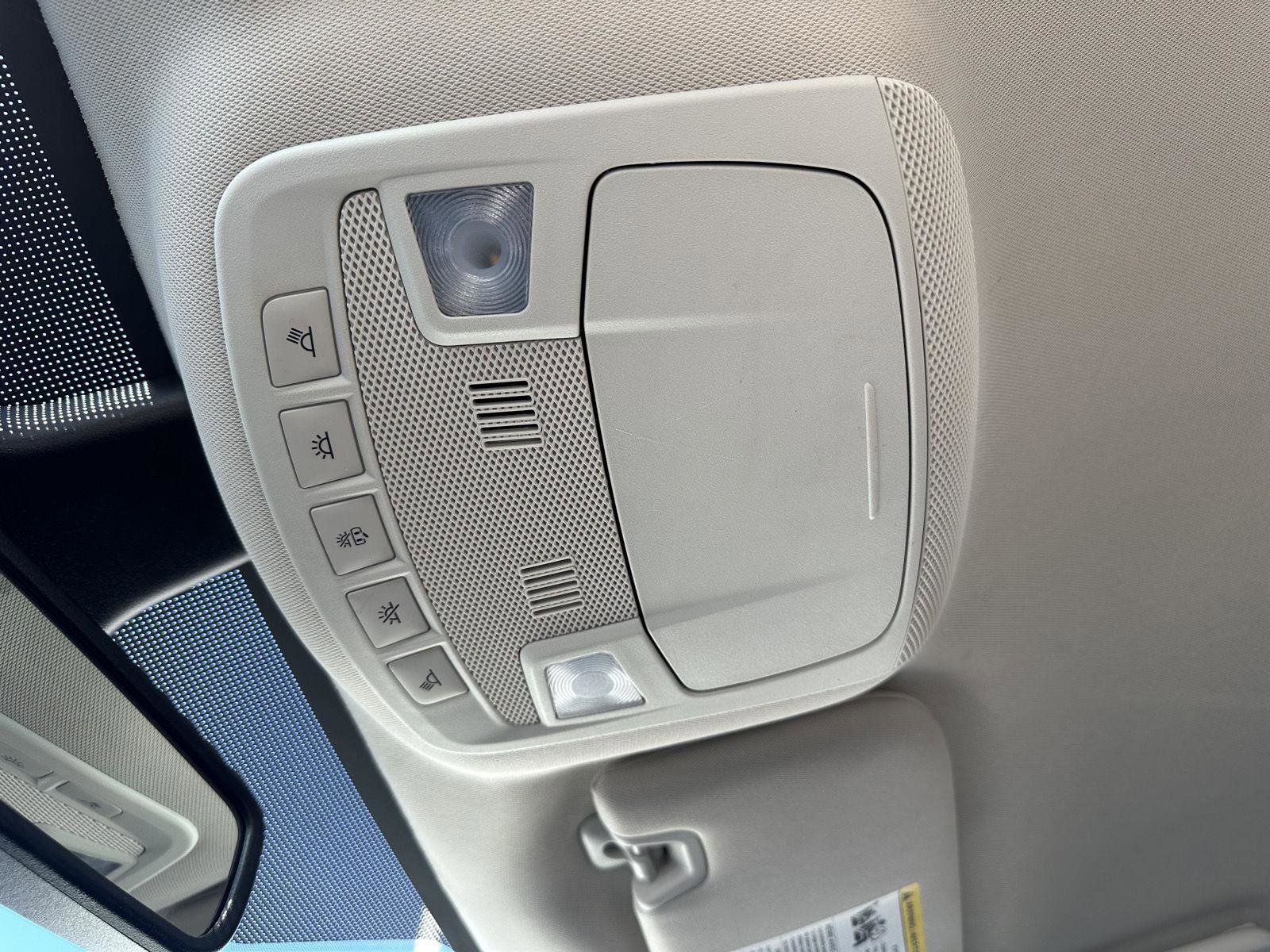 Used 2024 Ford Edge Titanium image 33