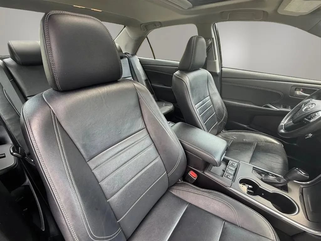 Used 2015 Toyota Camry XLE w/ Moonroof Package FWD image 24