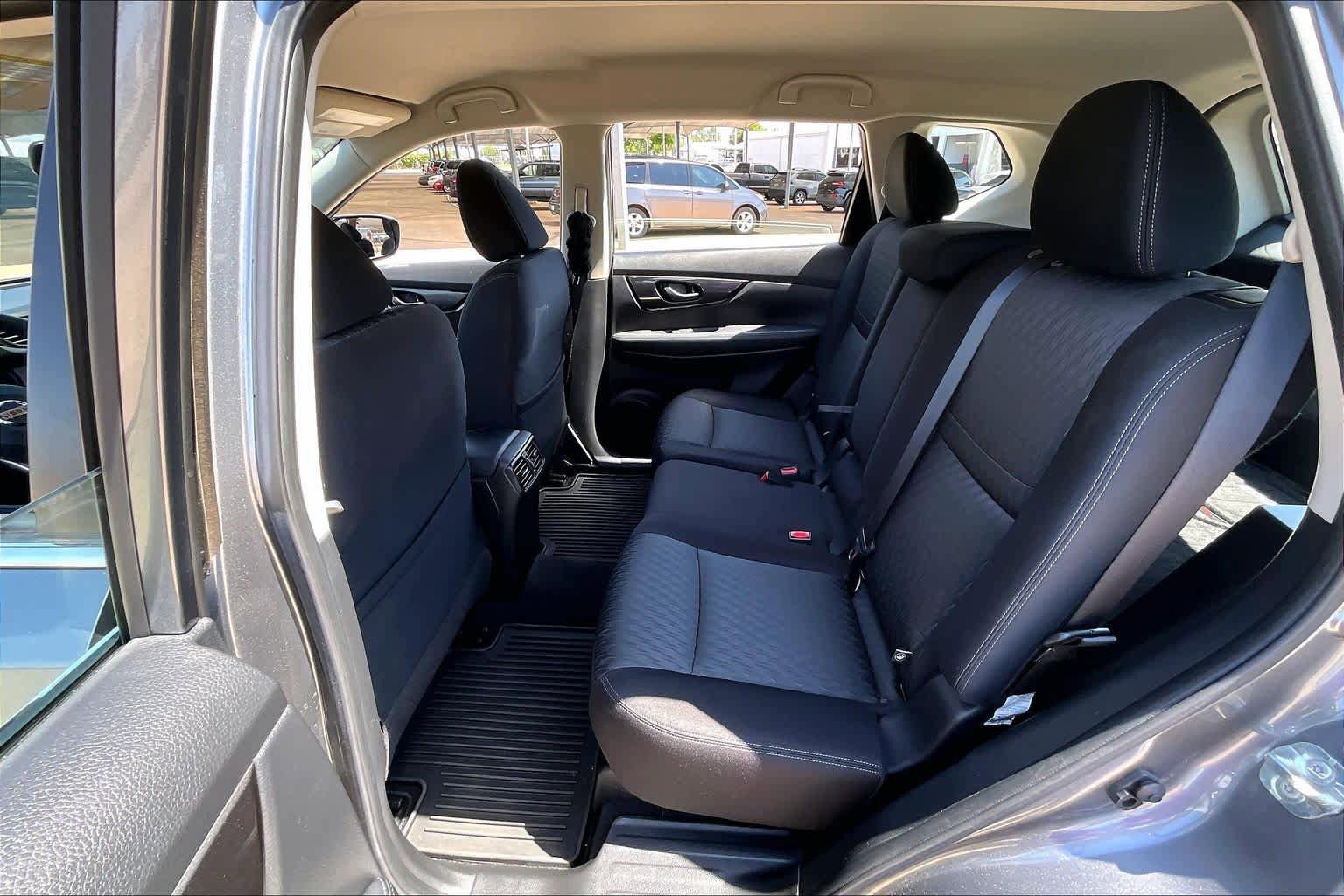 Used 2020 Nissan Rogue S FWD image 18