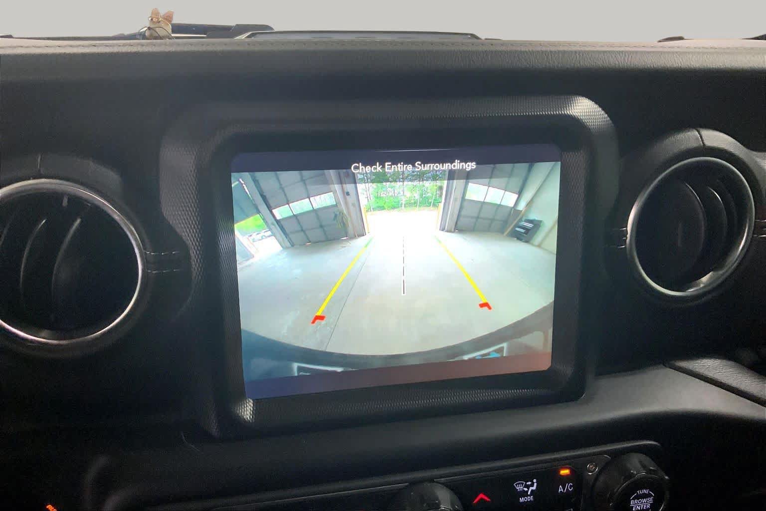 Used 2022 Jeep Wrangler Unlimited Sahara w/ Cold Weather Group AWD/4WD image 28