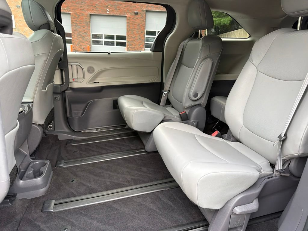Used 2021 Toyota Sienna XLE AWD/4WD image 25
