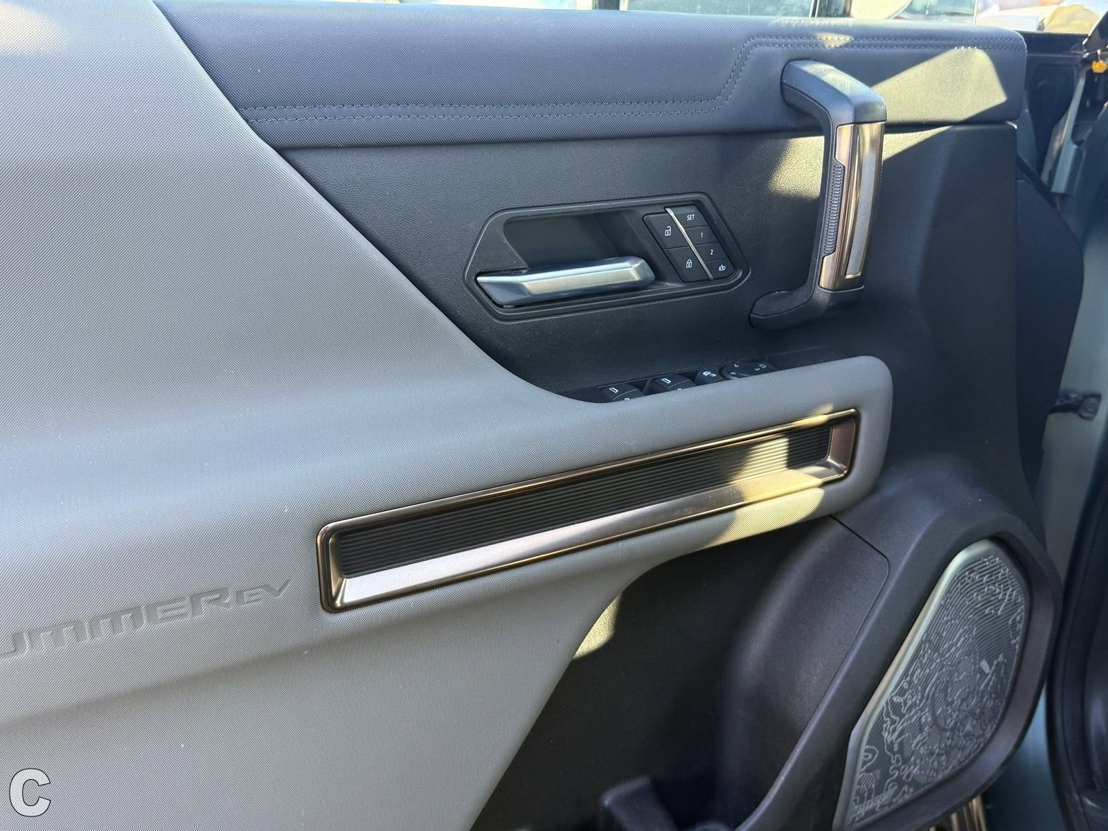 Used 2024 GMC Hummer EV 3X AWD/4WD image 12