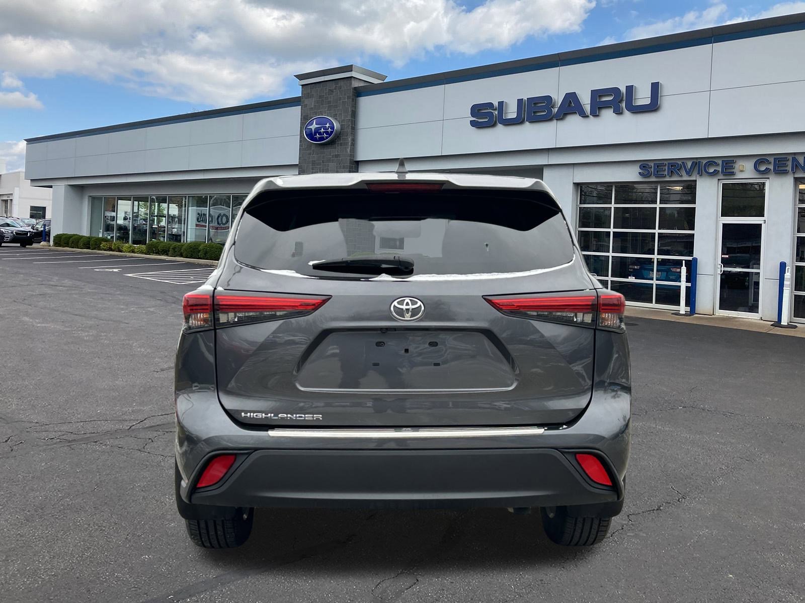 Used 2021 Toyota Highlander L image 6