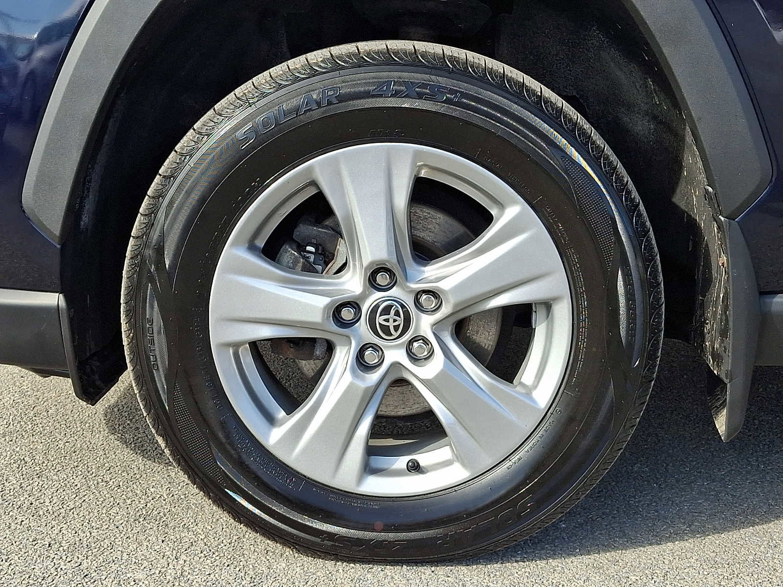 Used 2021 Toyota RAV4 XLE w/ Convenience Package image 11