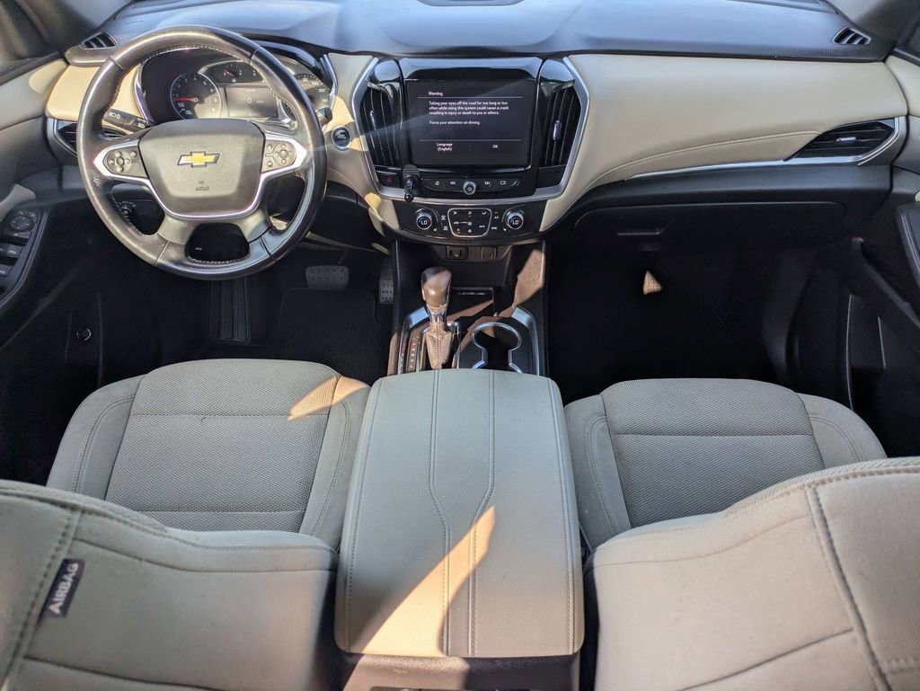 Used 2022 Chevrolet Traverse LT FWD image 2
