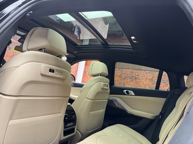 Used 2022 BMW X6 xDrive40i w/ M Sport Package image 24