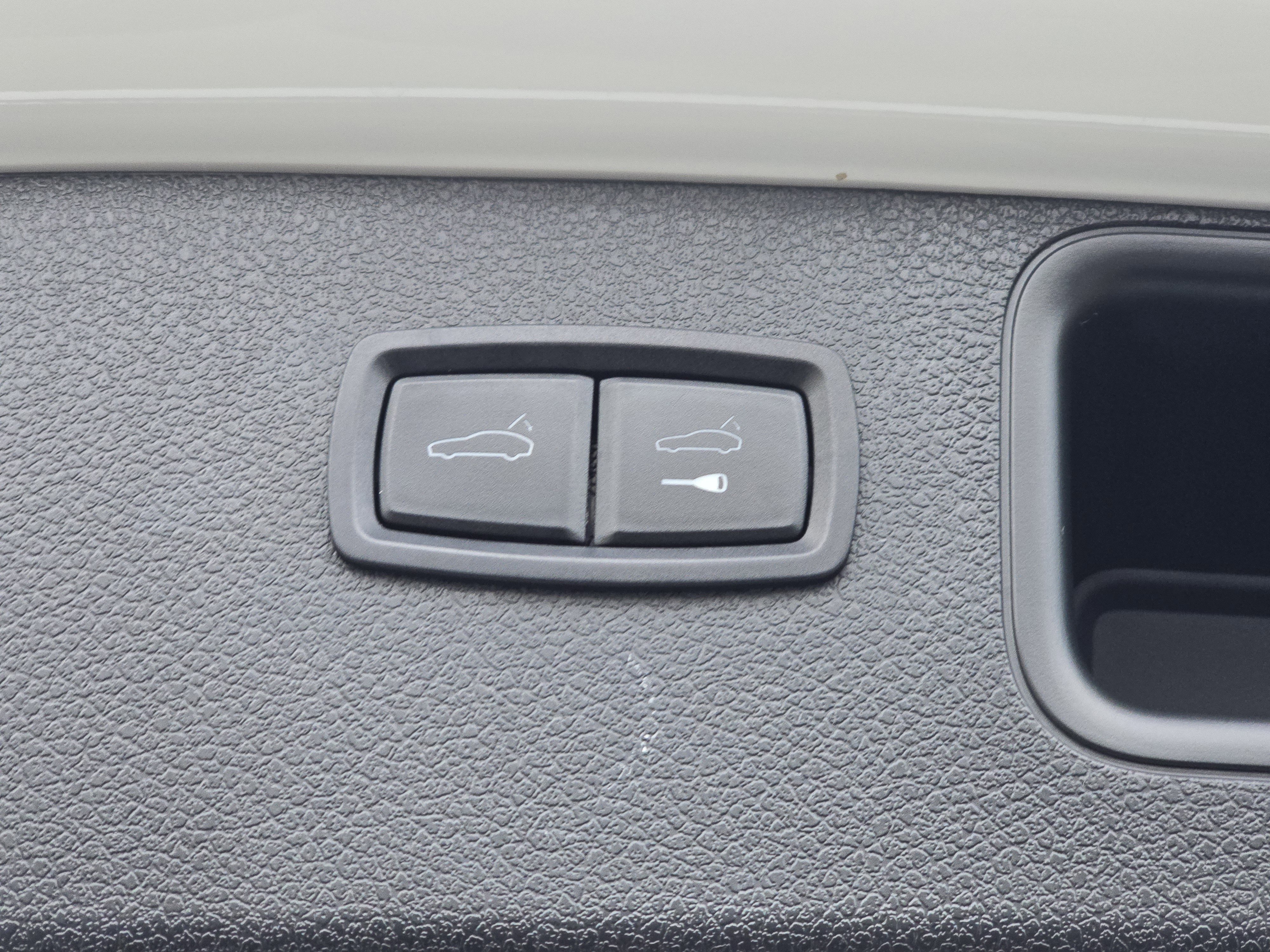 Certified 2023 Porsche Macan image 16