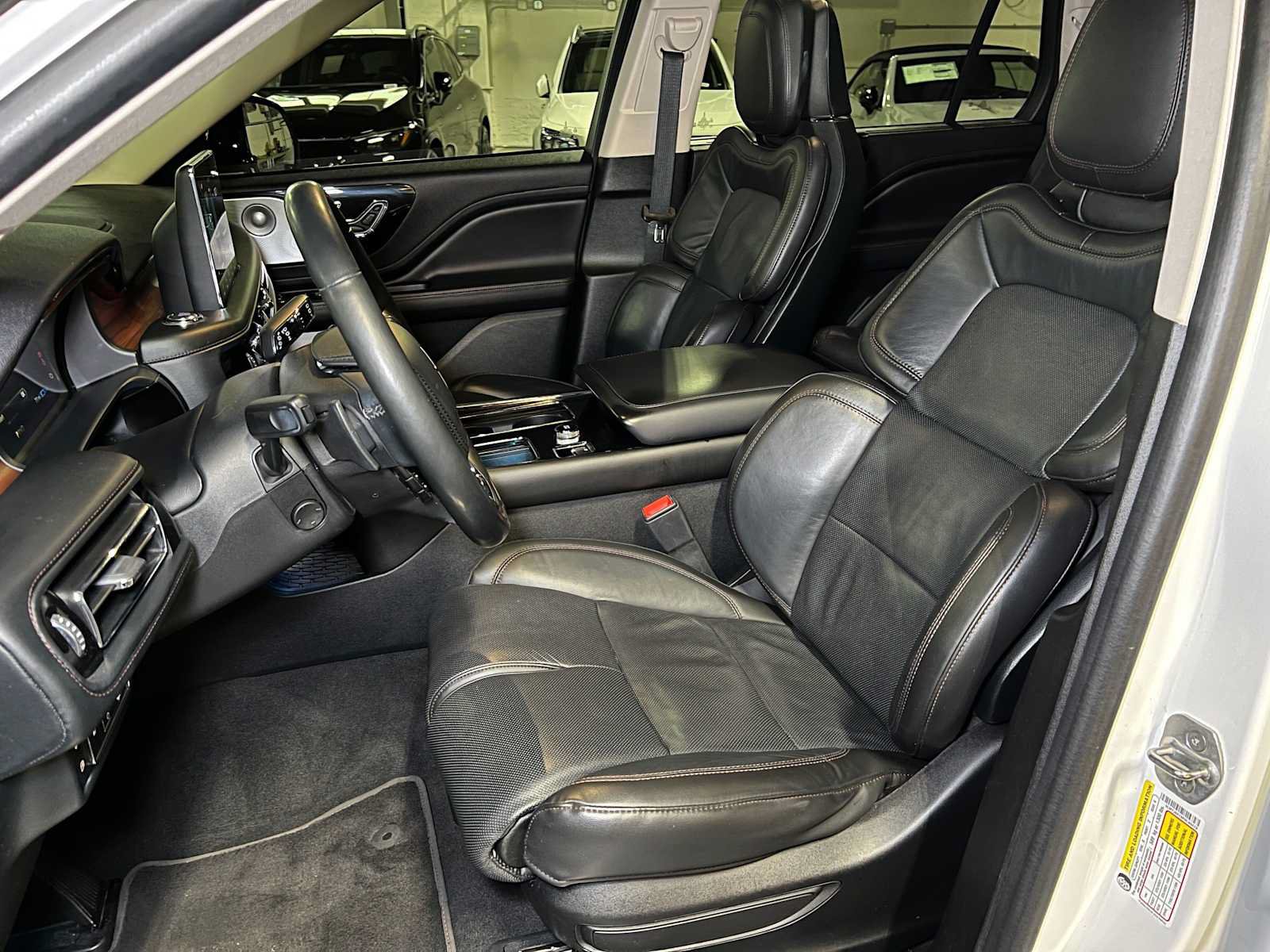 Used 2023 Lincoln Aviator Grand Touring w/ Equipment Group 301A AWD/4WD image 25