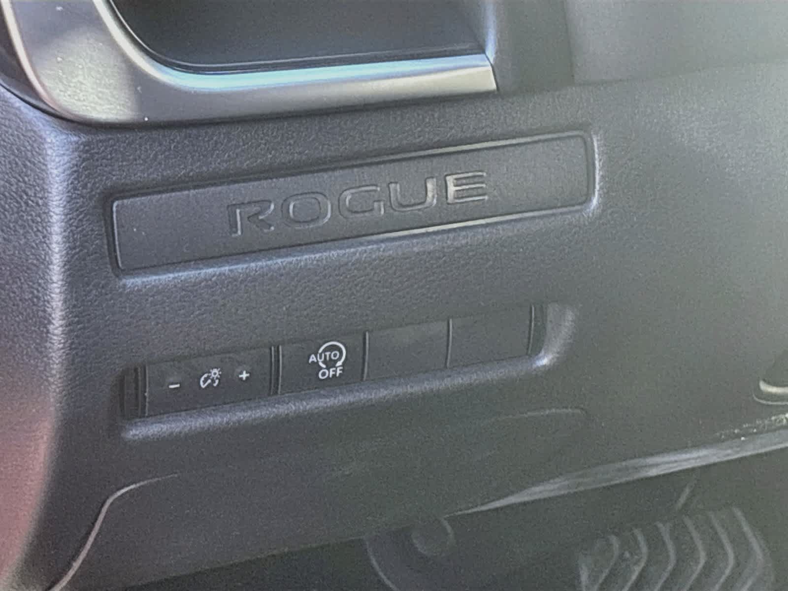 Used 2023 Nissan Rogue S AWD/4WD image 10