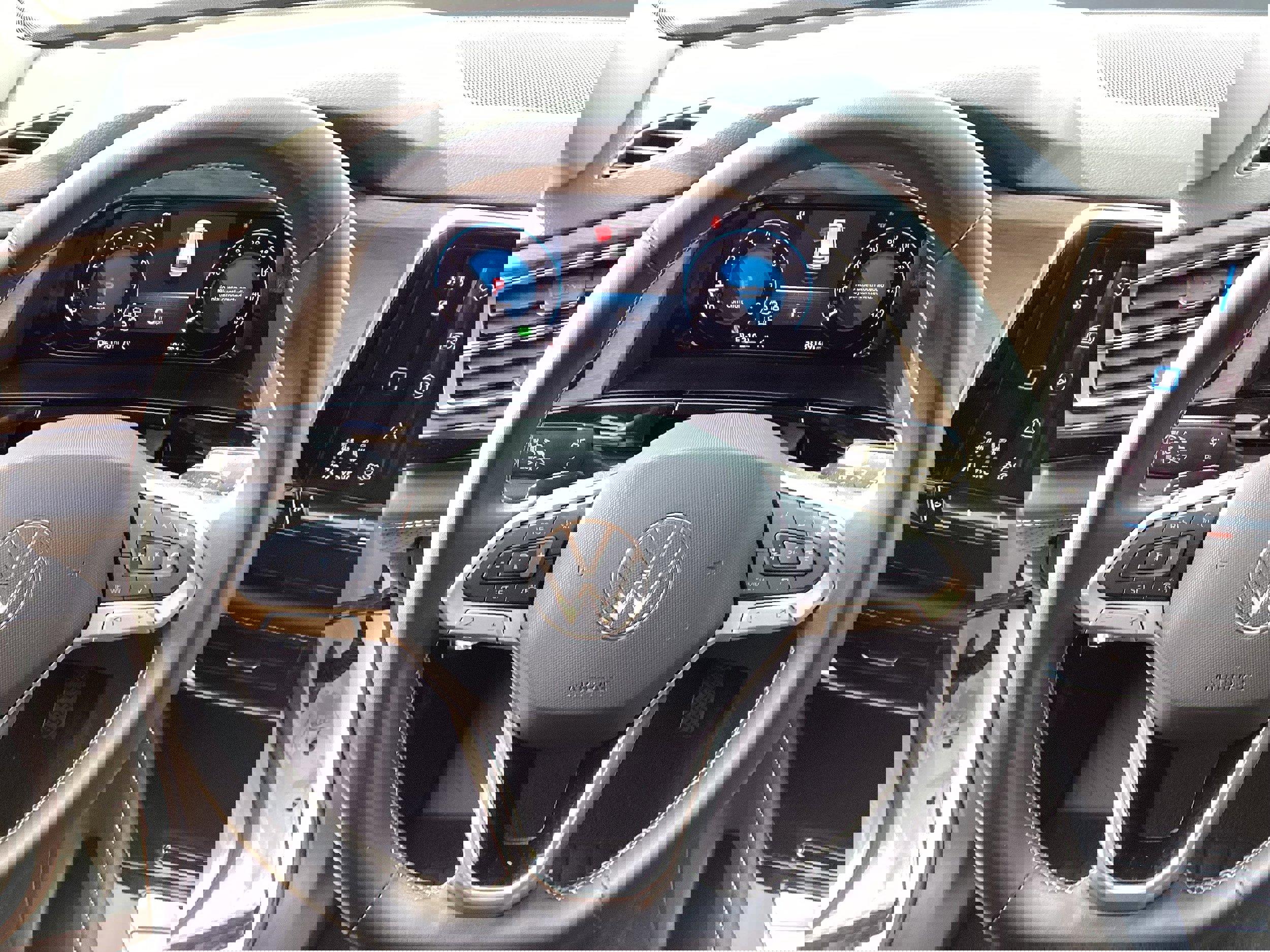 Used 2024 Volkswagen Atlas SE image 18