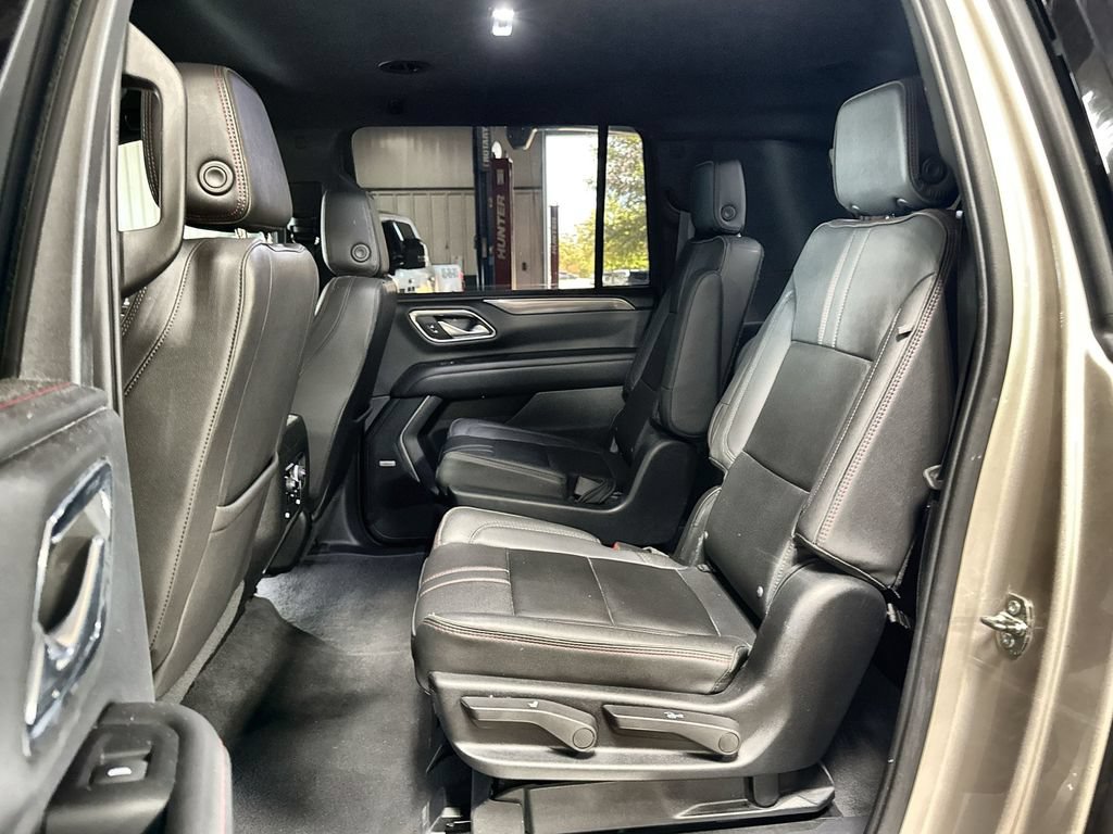 Used 2023 Chevrolet Suburban RST w/ Luxury Package RWD image 25