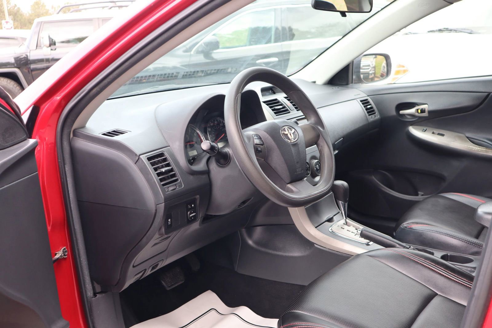 Used 2012 Toyota Corolla S image 8