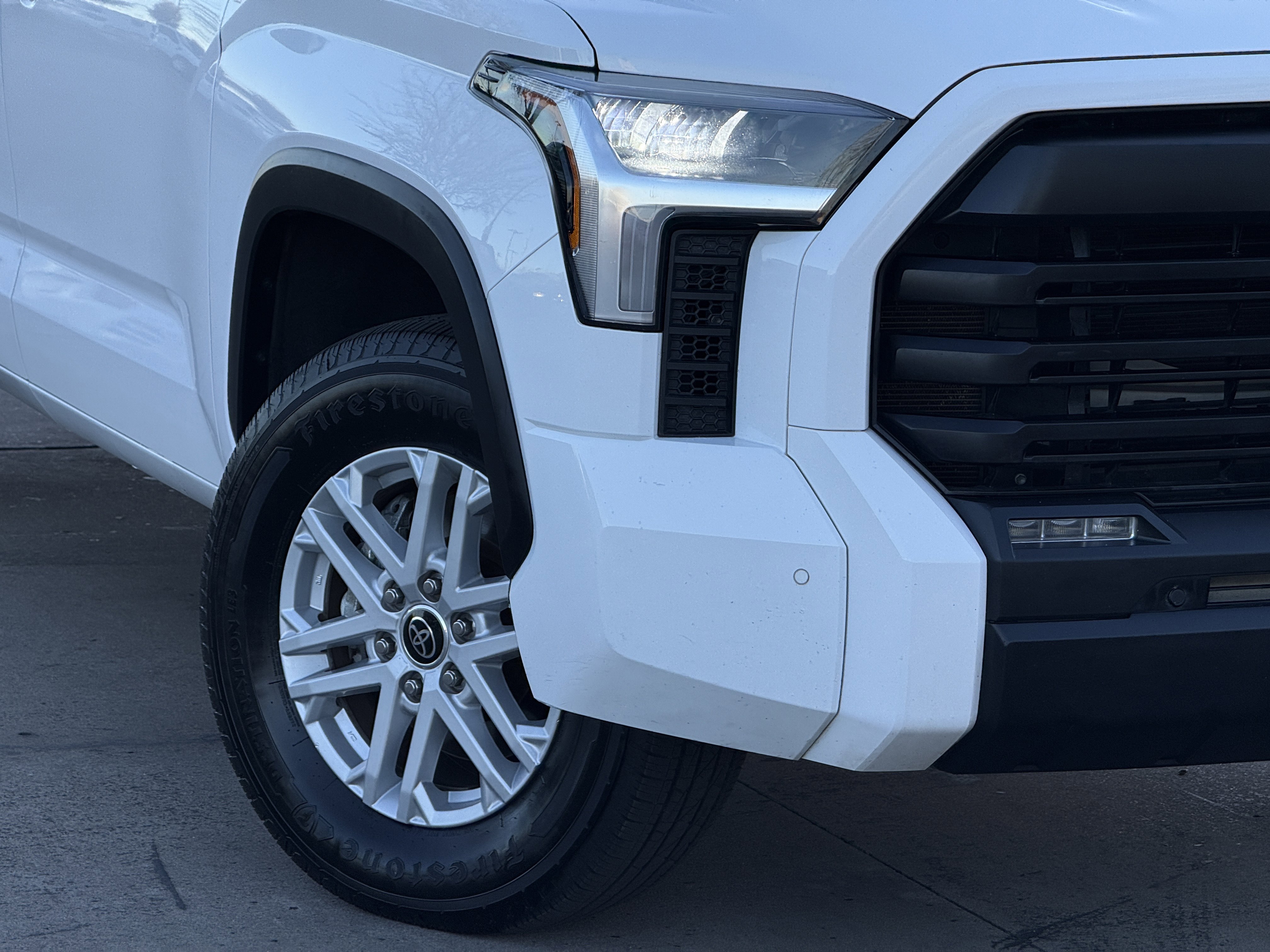 Used 2022 Toyota Tundra SR5 w/ SR5 Convenience Package image 13