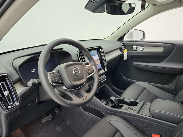 New 2025 Volvo XC40 B5 Core w/ Protection Package Premier image 24