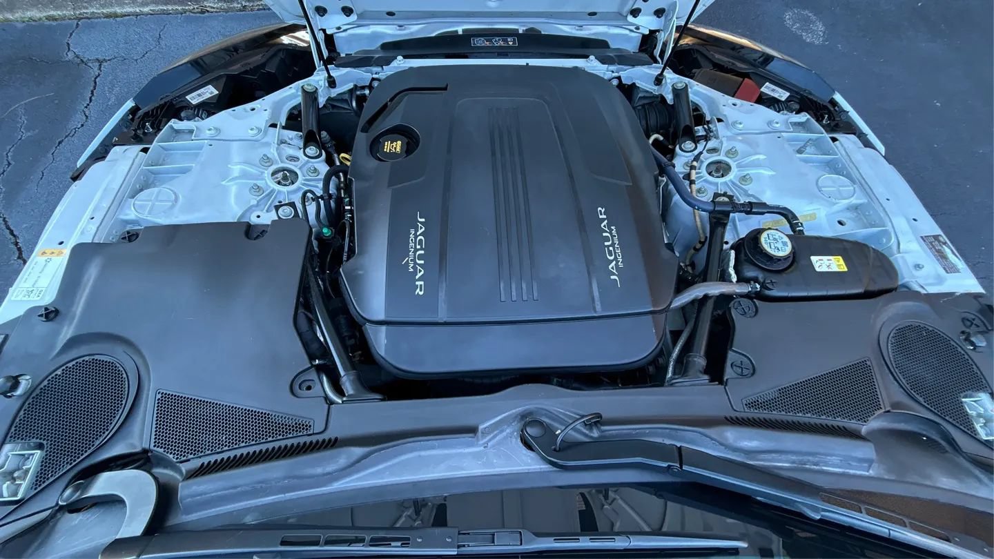 Used 2020 Jaguar F-TYPE Convertible RWD image 9
