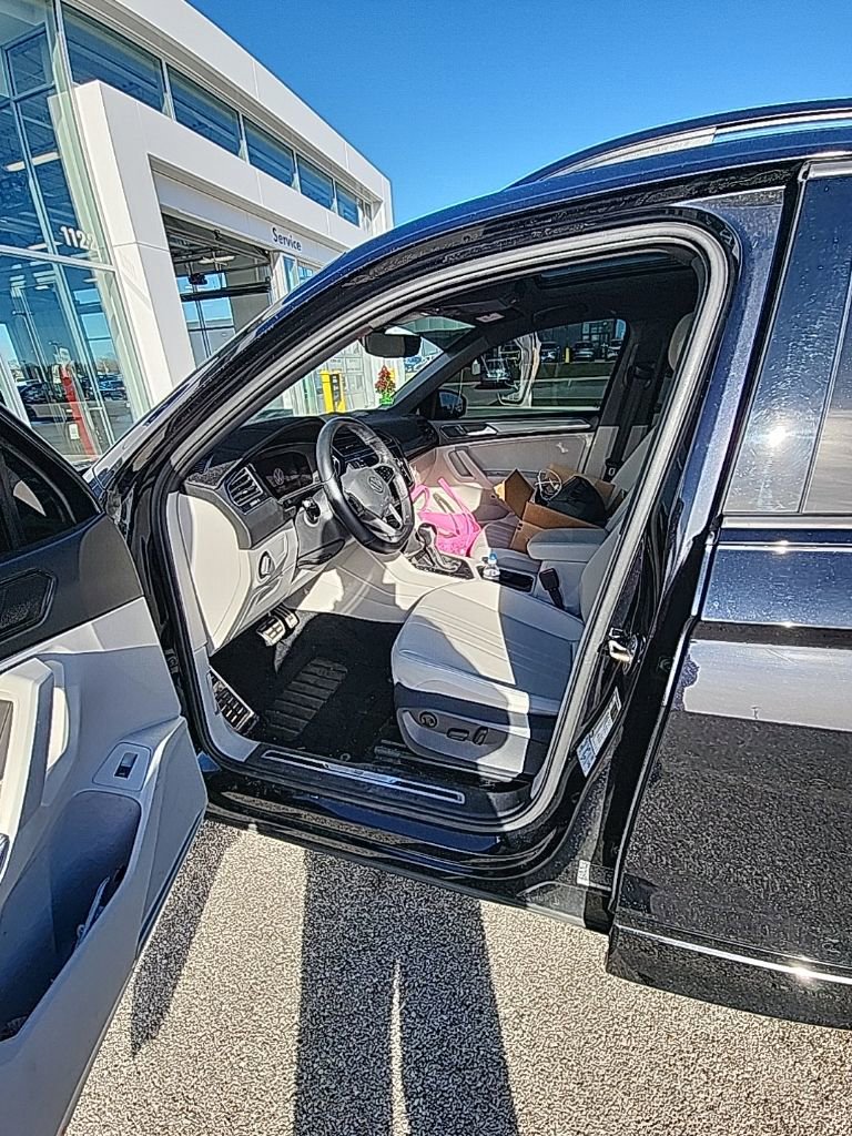 Used 2022 Volkswagen Tiguan SE R-Line image 11