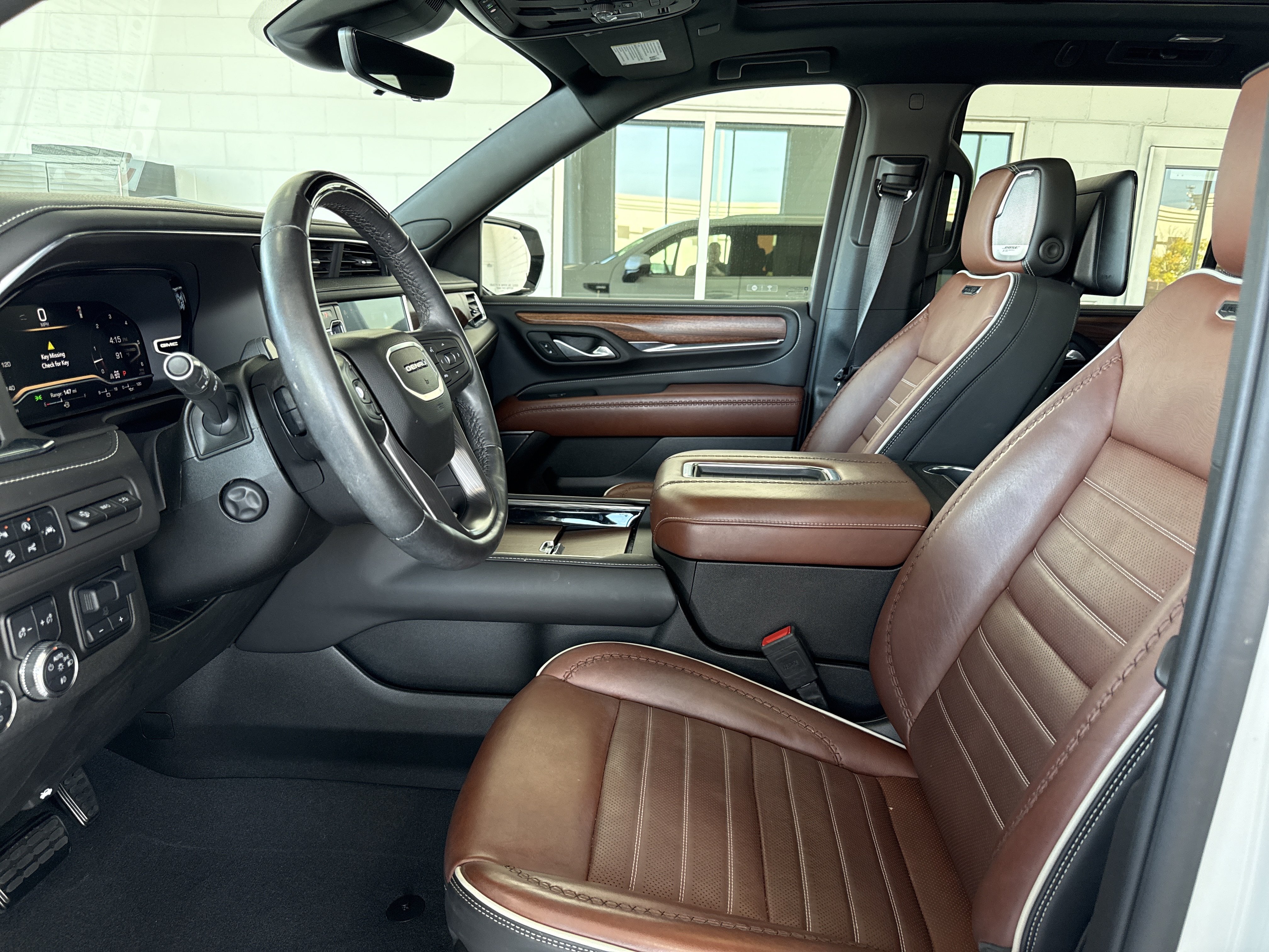 Used 2024 GMC Yukon Denali Ultimate AWD/4WD image 4